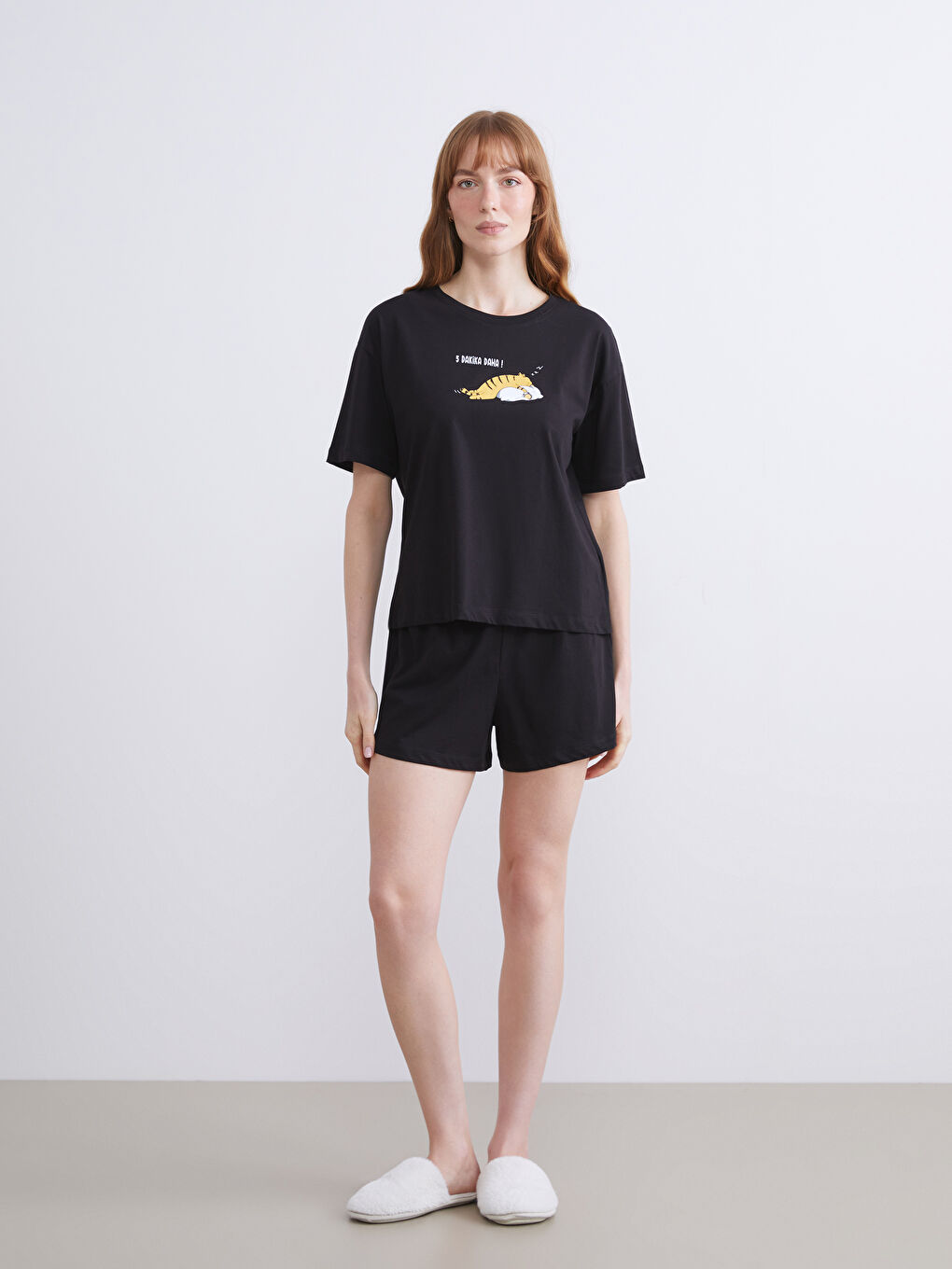 Siyah Bisiklet Yaka Baskılı Kadın Şortlu Pijama Takımı