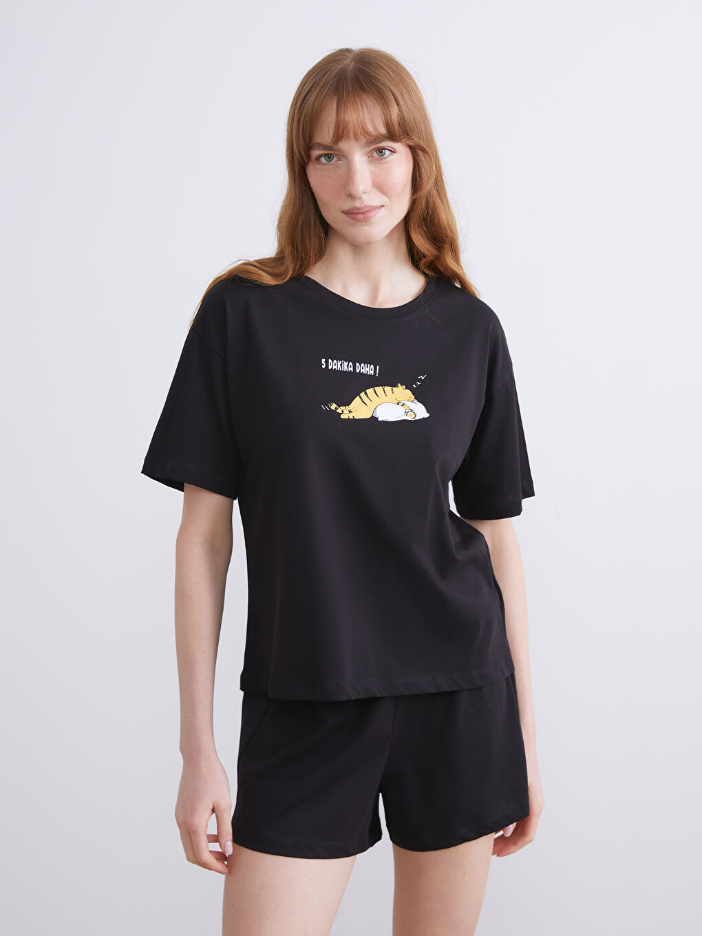 Siyah Bisiklet Yaka Baskılı Kadın Şortlu Pijama Takımı-1