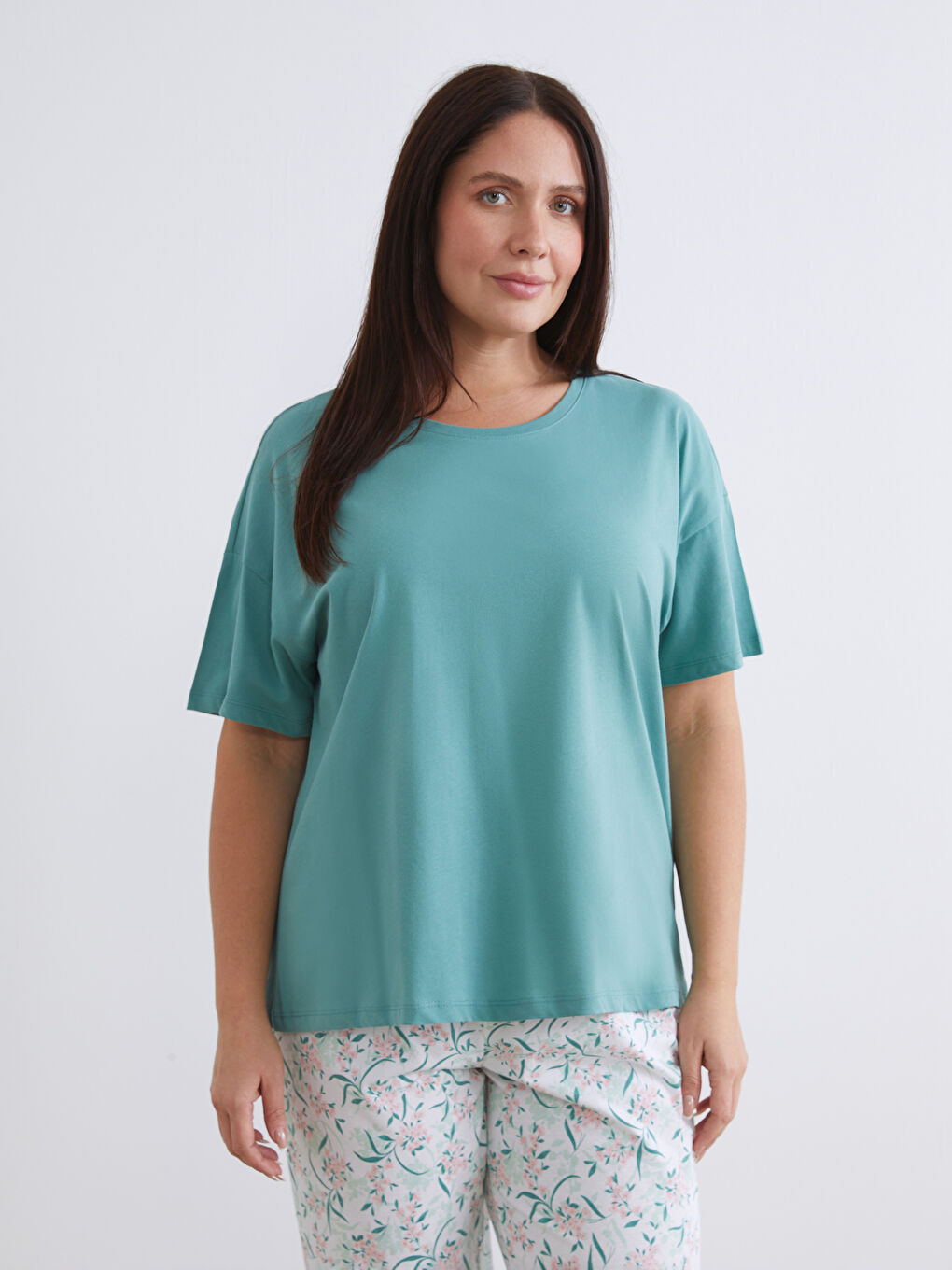 Ekru Bisiklet Yaka Çiçekli Kadın Kaprili Pijama Takımı