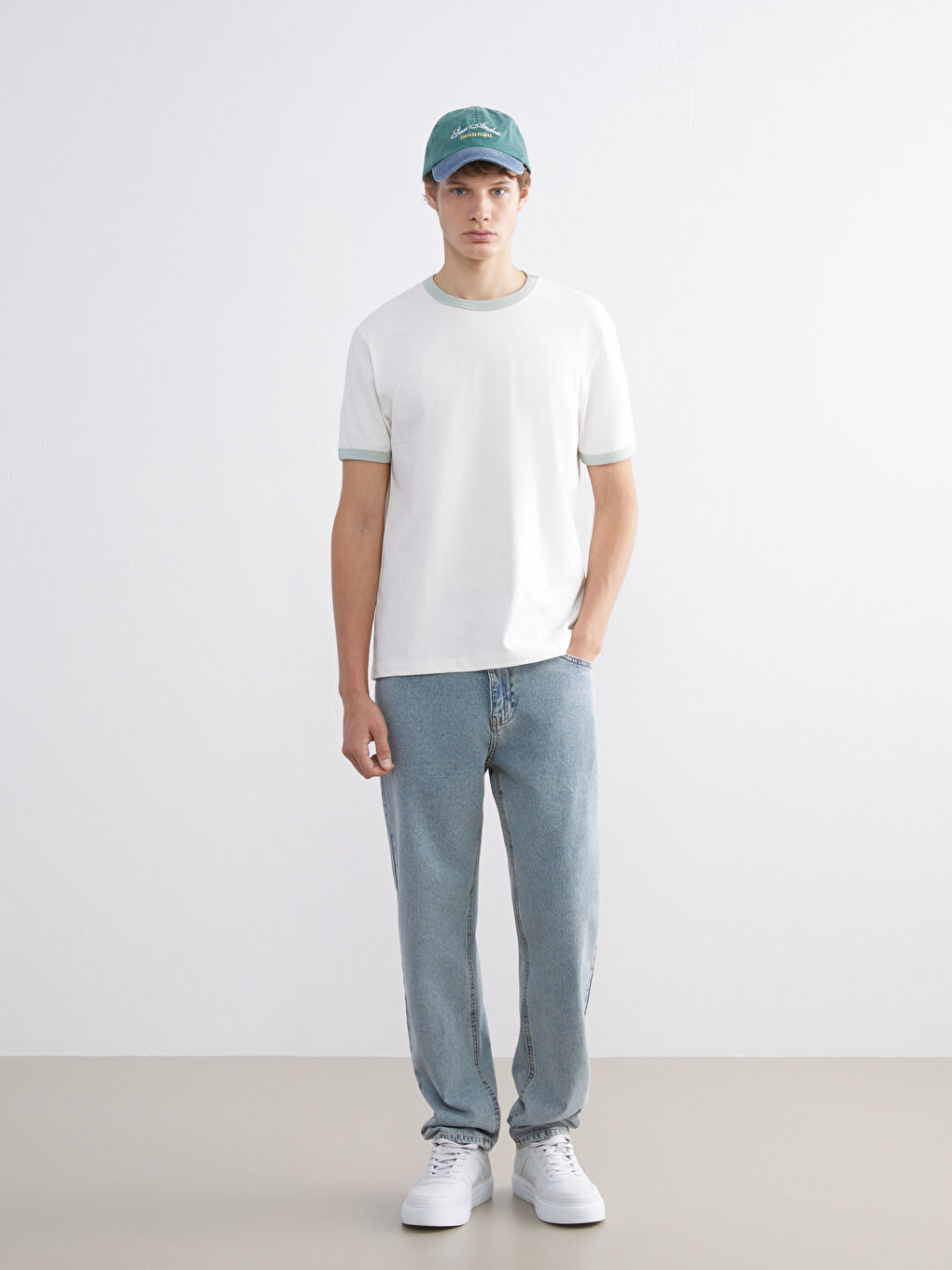 Ekru Kontrast Detaylı Penye Erkek Tişört-1