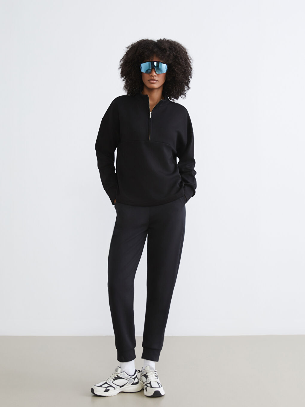 سویتشێرتی یه‌خه‌ی مل بەرزی ژنان-1