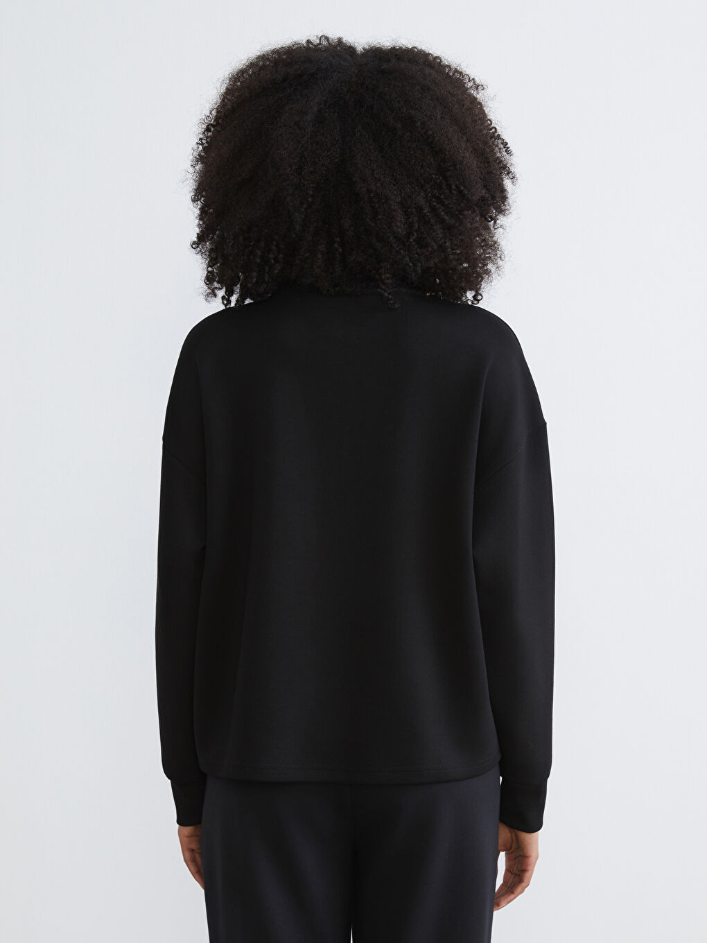 سویتشێرتی یه‌خه‌ی مل بەرزی ژنان-3