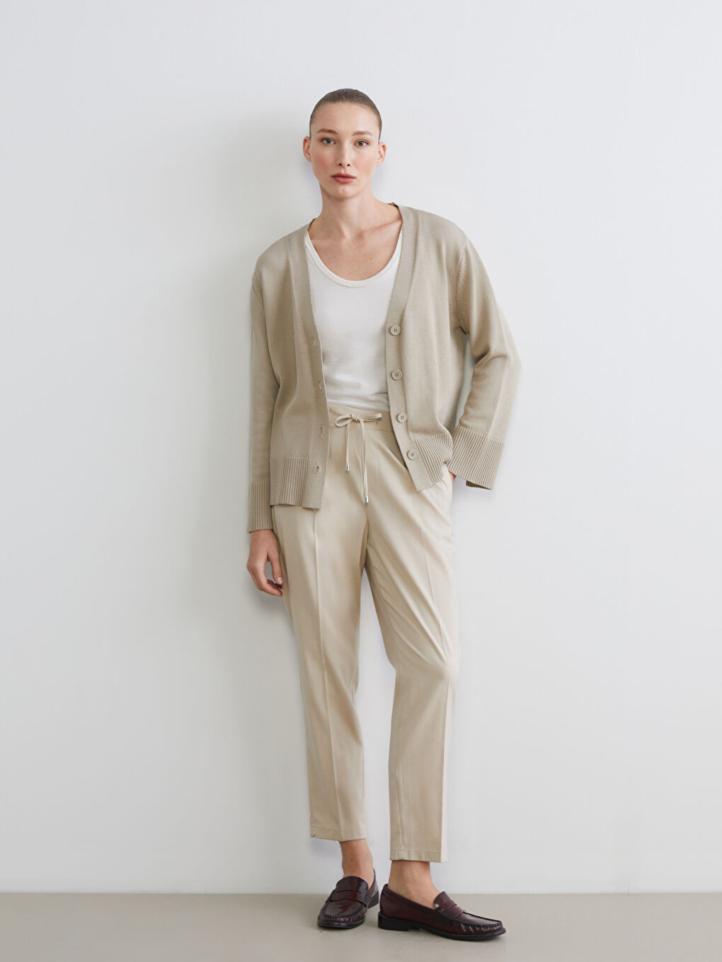 Bej Beli Lastikli Havuç Kesim Kadın Pileli Pantolon