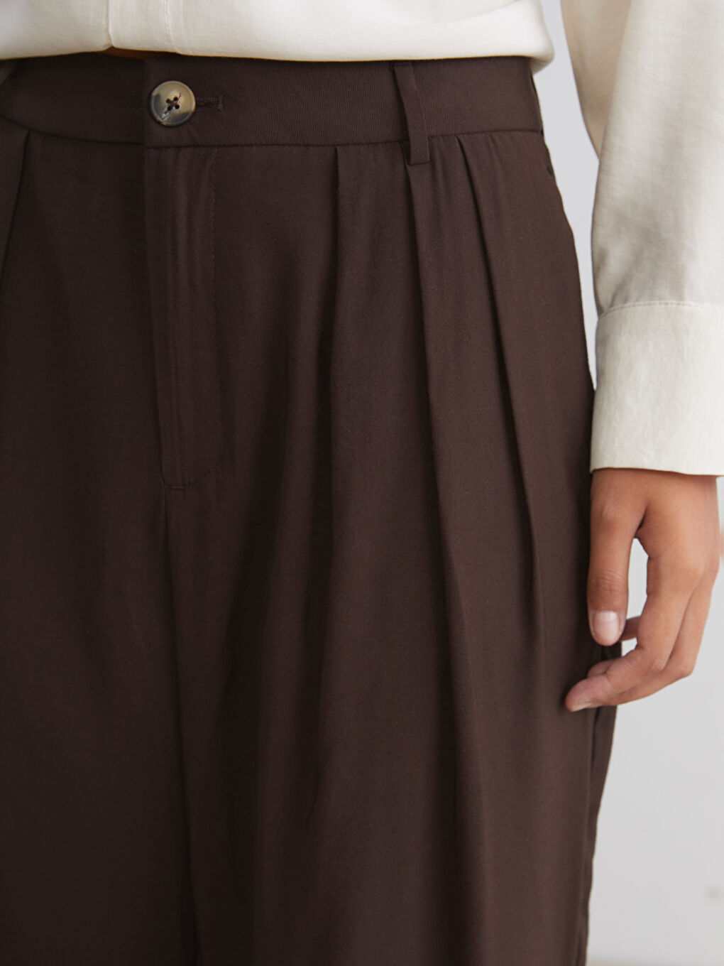 Kahverengi Loose Fit Geniş Paça Kadın Pileli Pantolon-2