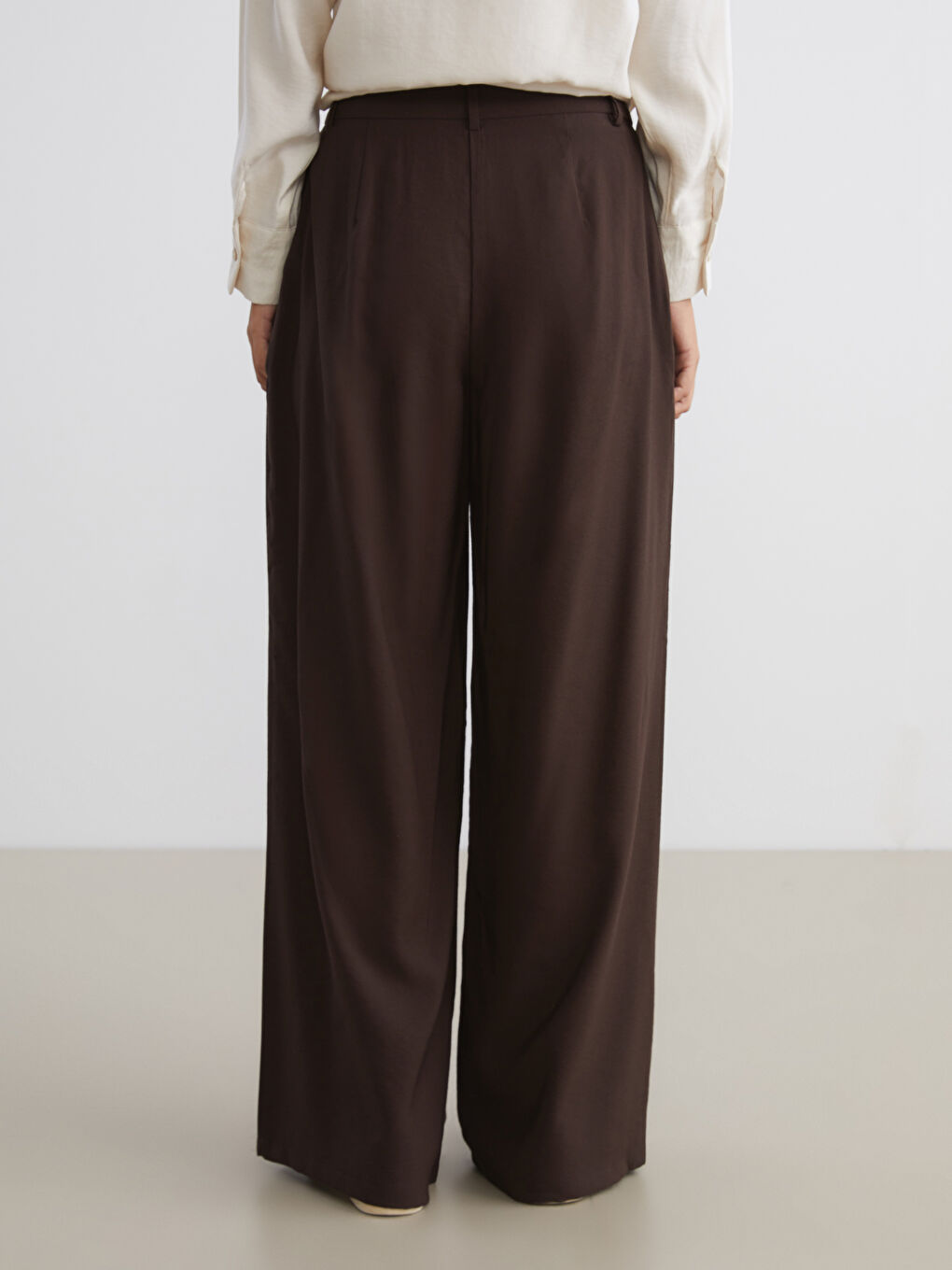 Kahverengi Loose Fit Geniş Paça Kadın Pileli Pantolon-3