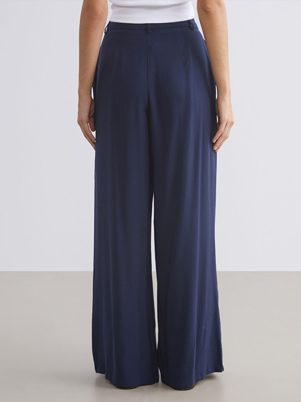 Lacivert Loose Fit Geniş Paça Kadın Pileli Pantolon-3