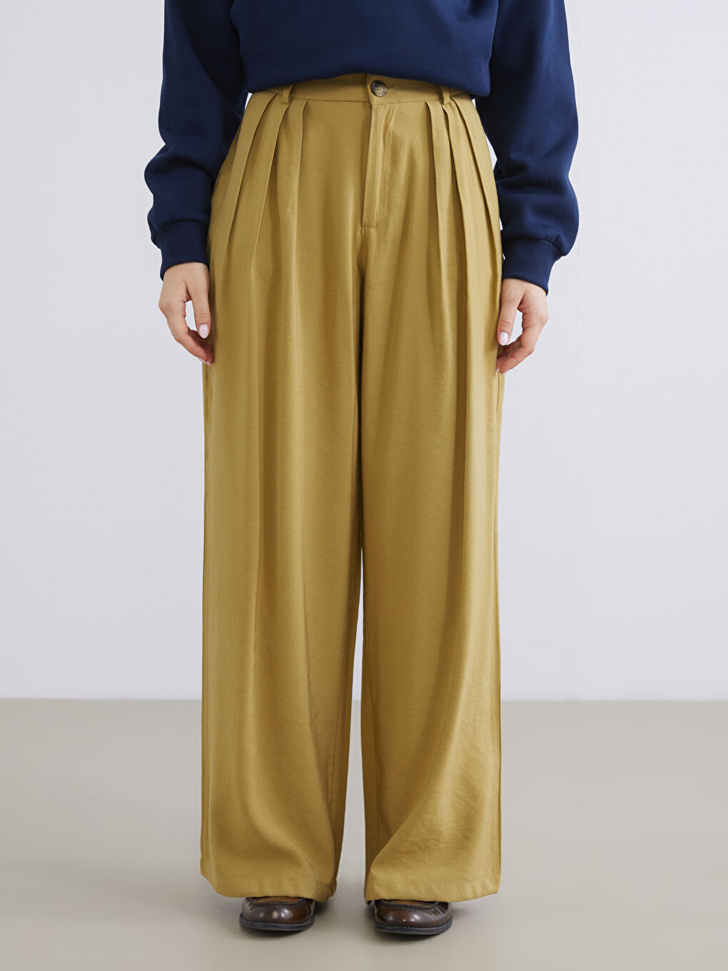 Haki Loose Fit Geniş Paça Kadın Pileli Pantolon-1