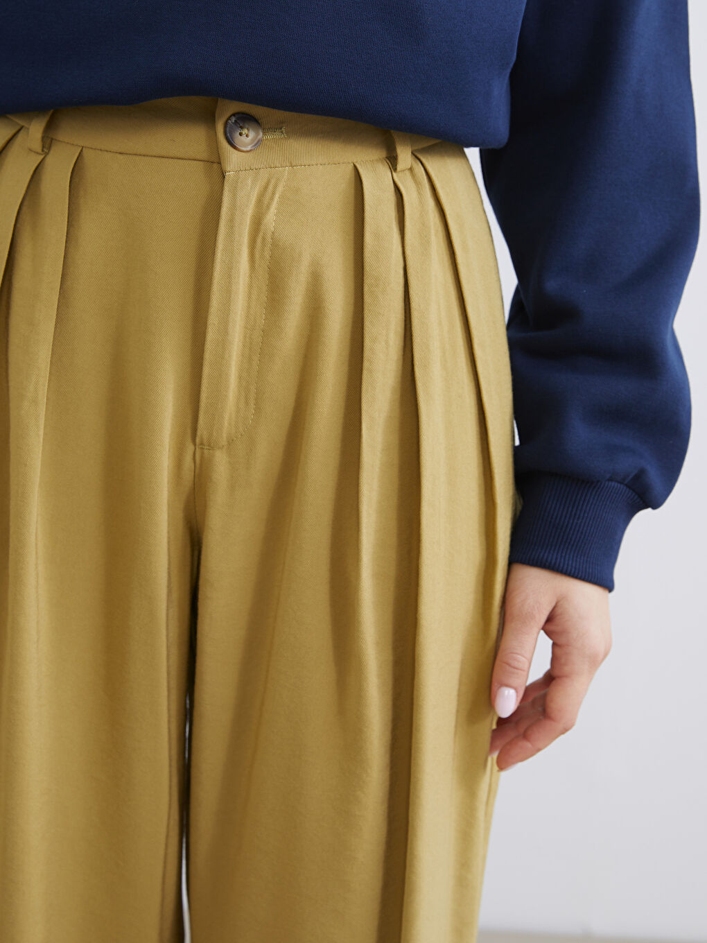 Haki Loose Fit Geniş Paça Kadın Pileli Pantolon-2