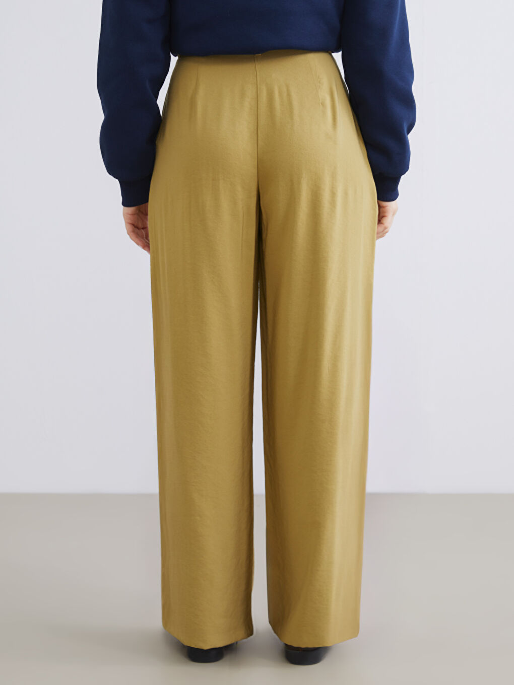 Haki Loose Fit Geniş Paça Kadın Pileli Pantolon-3