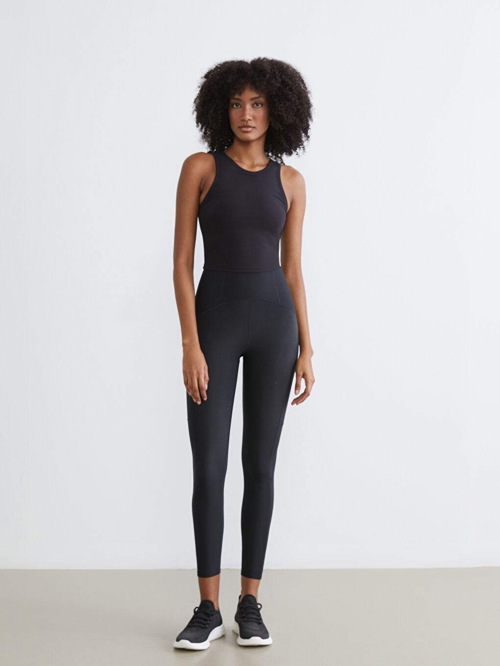 Siyah Bisiklet Yaka Kadın Sporcu Atleti-1