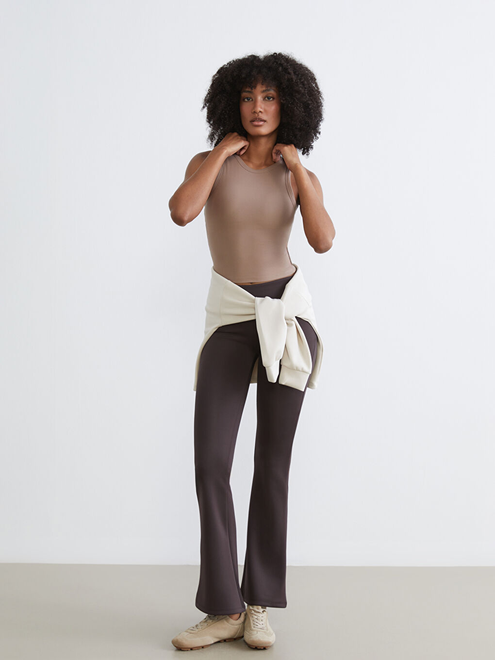 Kahverengi Bisiklet Yaka Kadın Sporcu Atleti-1