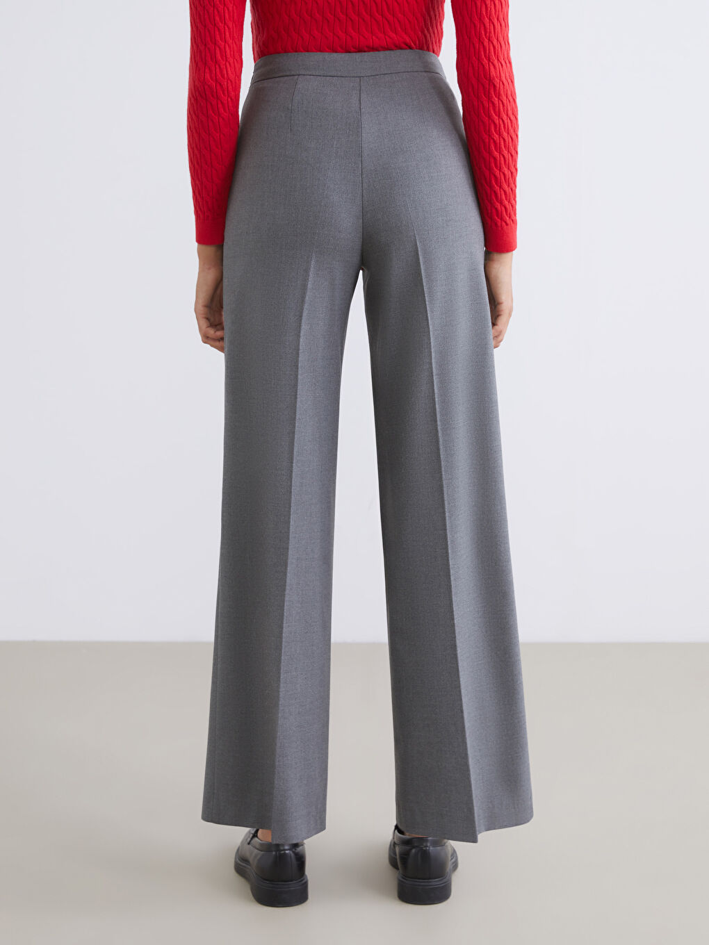 Gri Dar Fit Geniş Paça Kadın Pantolon-3