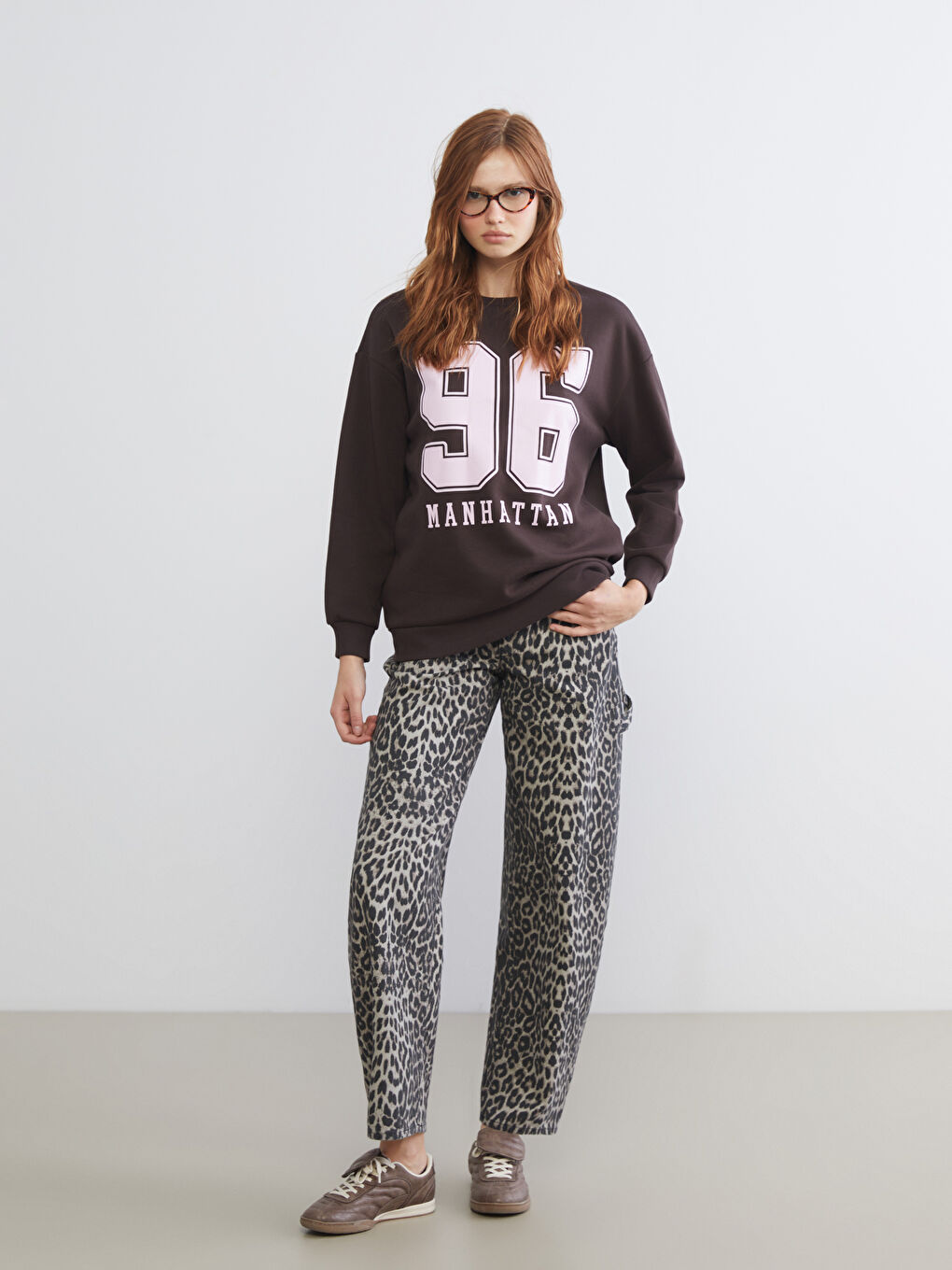 Kahverengi Bisiklet Yaka Baskılı Oversize Kadın Sweatshirt-1