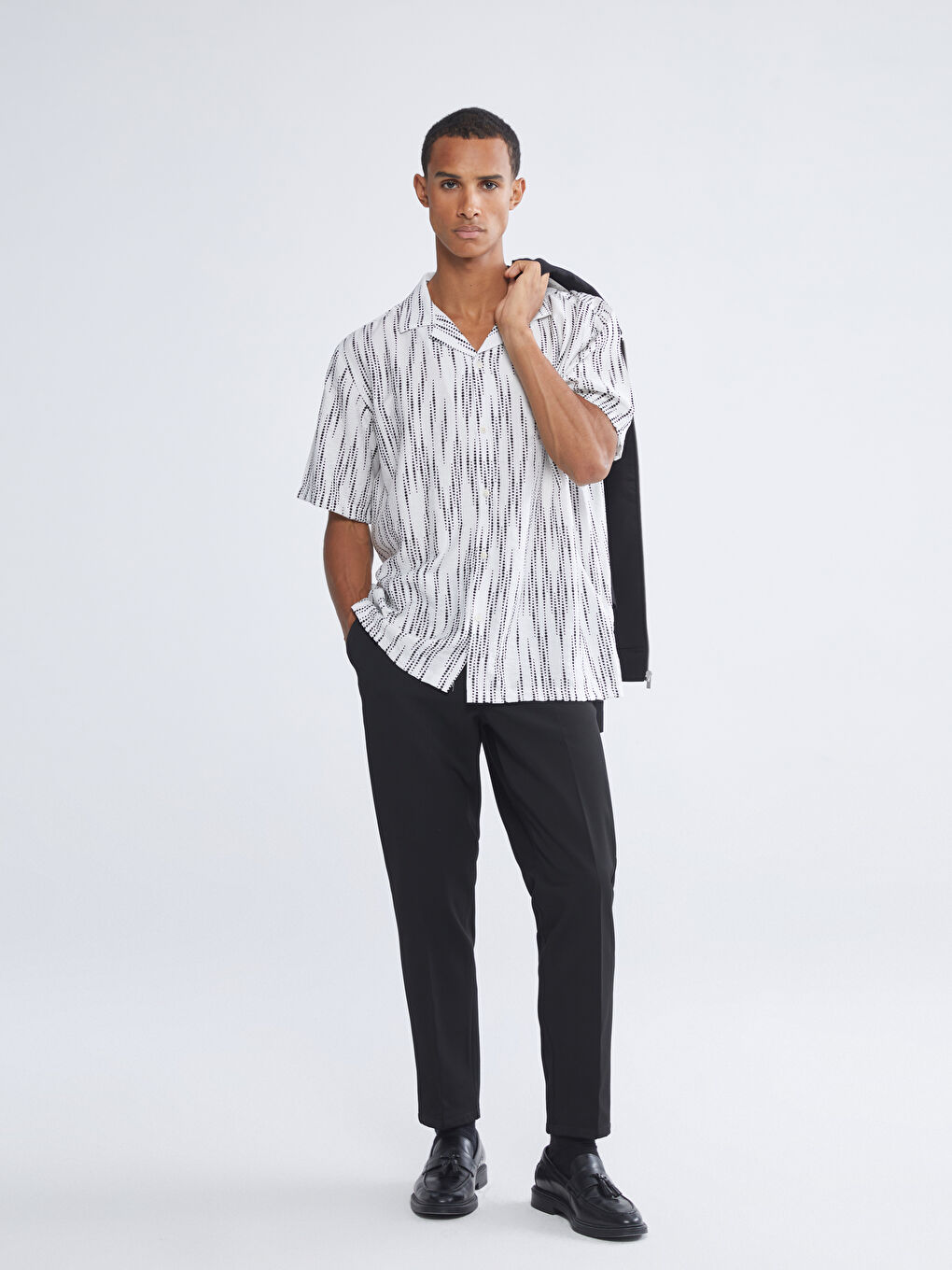 Ekru Regular Fit Resort Yaka Kısa Kollu Desenli Erkek Gömlek-1