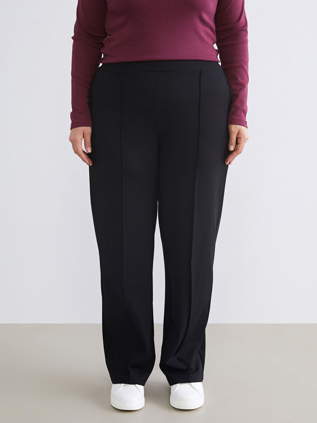 Siyah Standart Fit Geniş Paça Kadın Pantolon-1