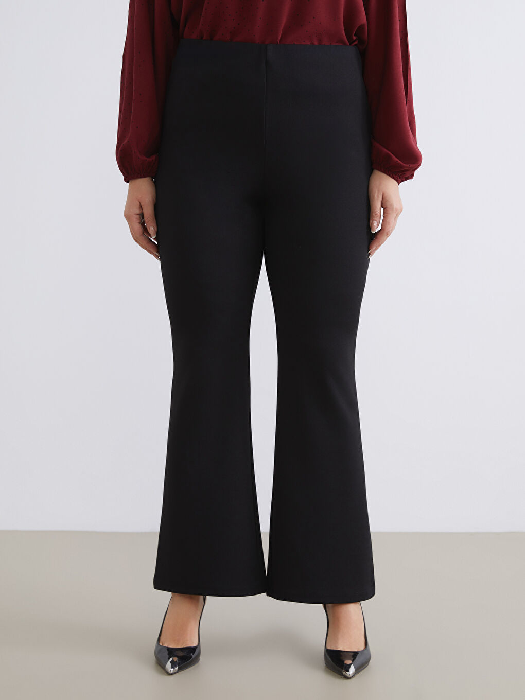 Siyah Dar Fit İspanyol Paça Kadın Pantolon-1