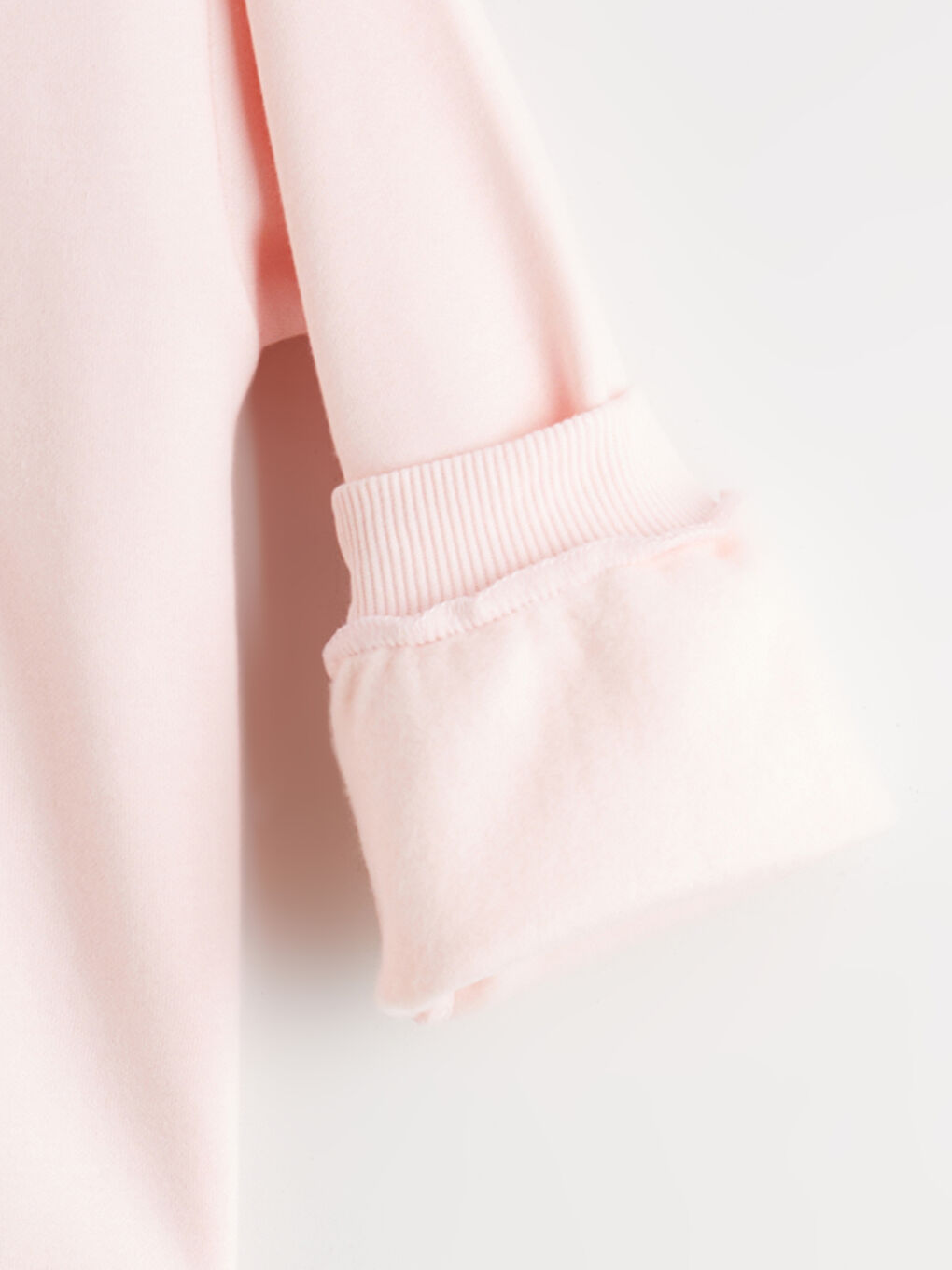 كنزة رياضية مطبوعة برقبة دائرية للبنات-1