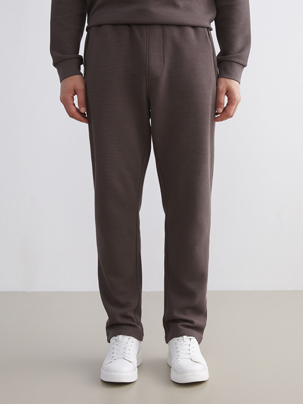 Kahverengi Dokulu Erkek Eşofman Altı-1