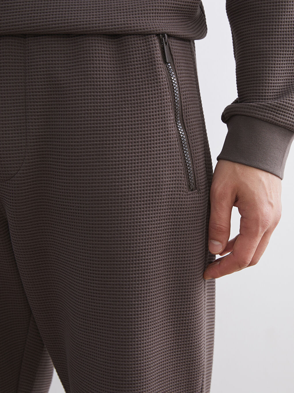 Kahverengi Dokulu Erkek Eşofman Altı-2