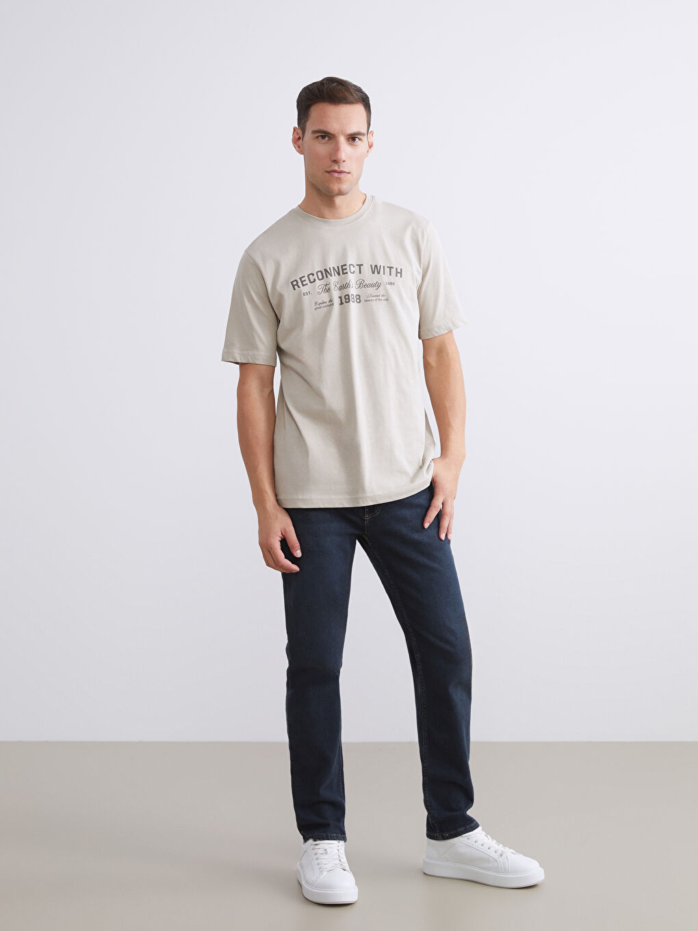 Bej Bisiklet Yaka Baskılı Penye Erkek Tişört-1