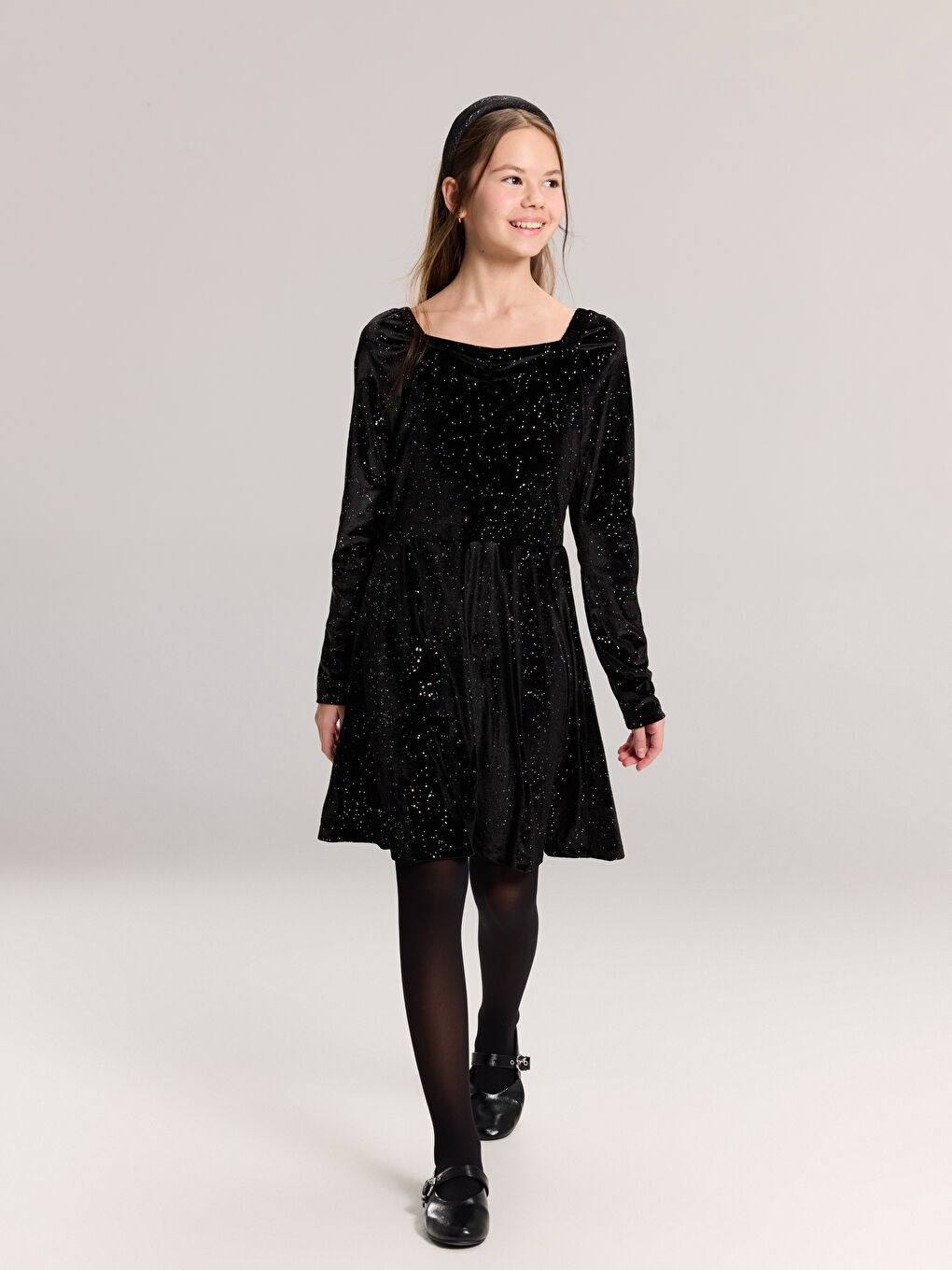 فستان بنات ياقة مربعة مخمل