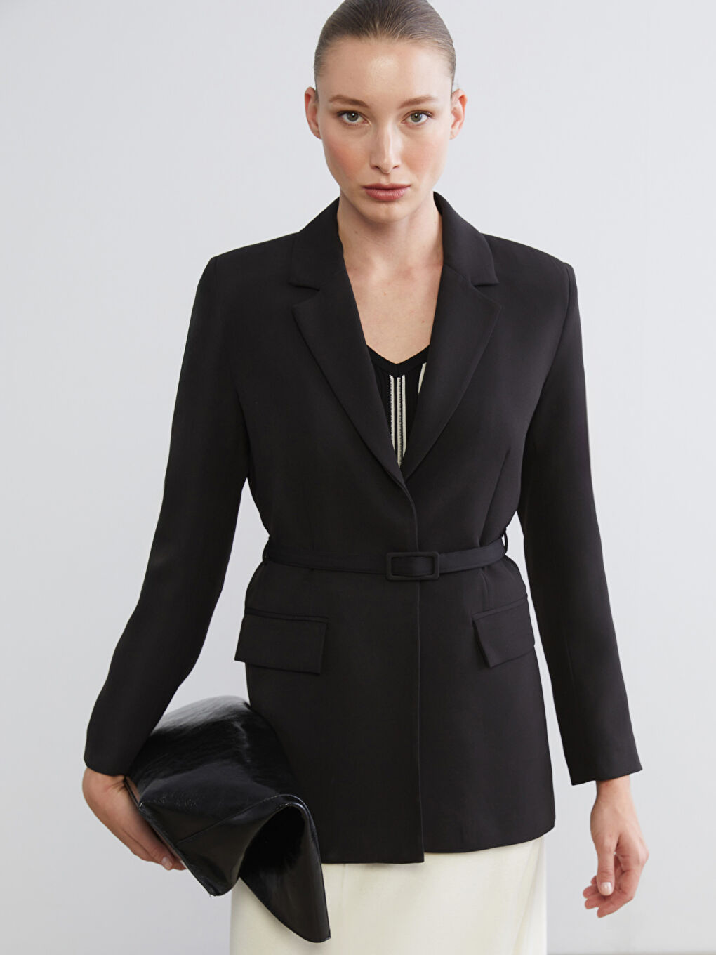 Siyah Beli Kemerli Kadın Blazer Ceket