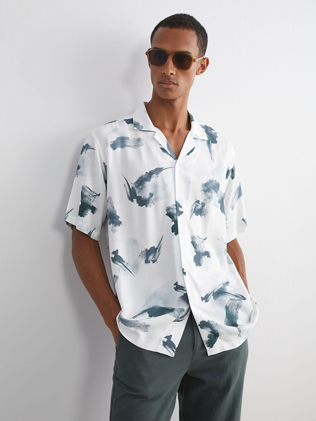 Petrol Regular Fit Resort Yaka Kısa Kollu Desenli Viskon Erkek Gömlek