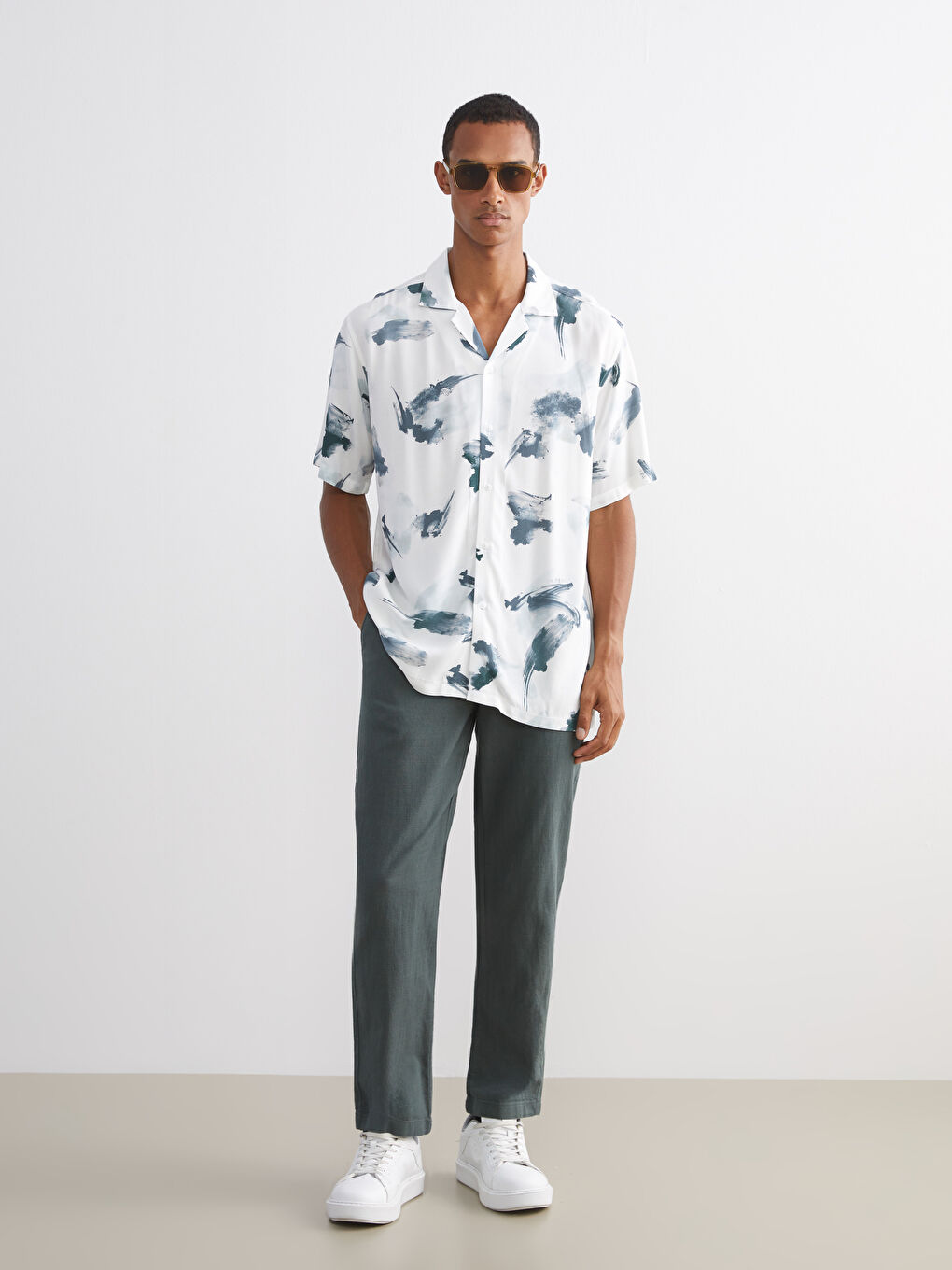 Petrol Regular Fit Resort Yaka Kısa Kollu Desenli Viskon Erkek Gömlek-1