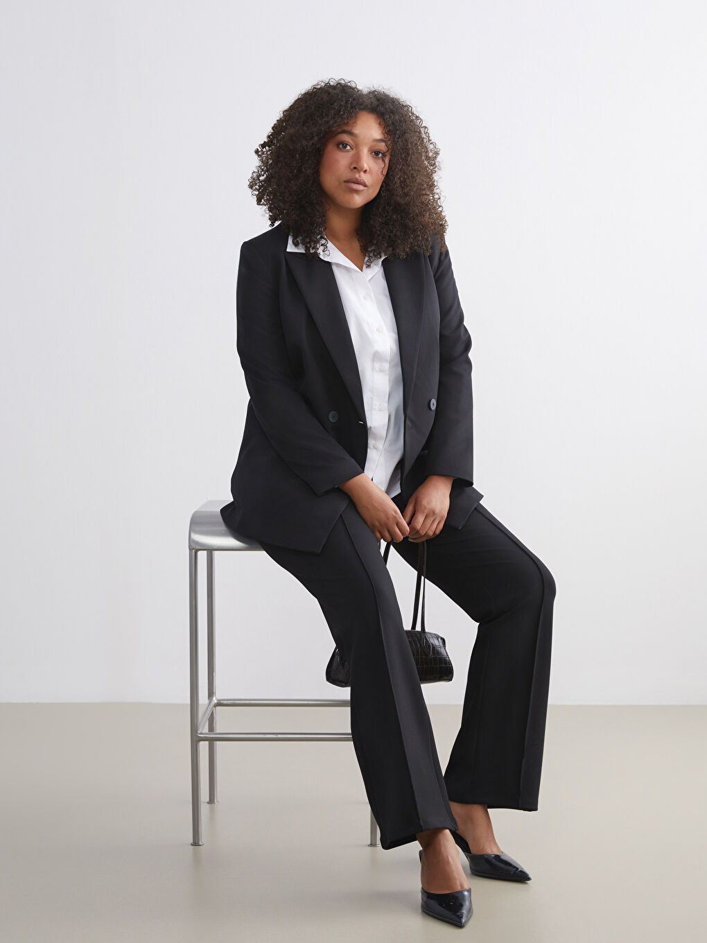 Siyah Dar Fit İspanyol Paça Kadın Pantolon