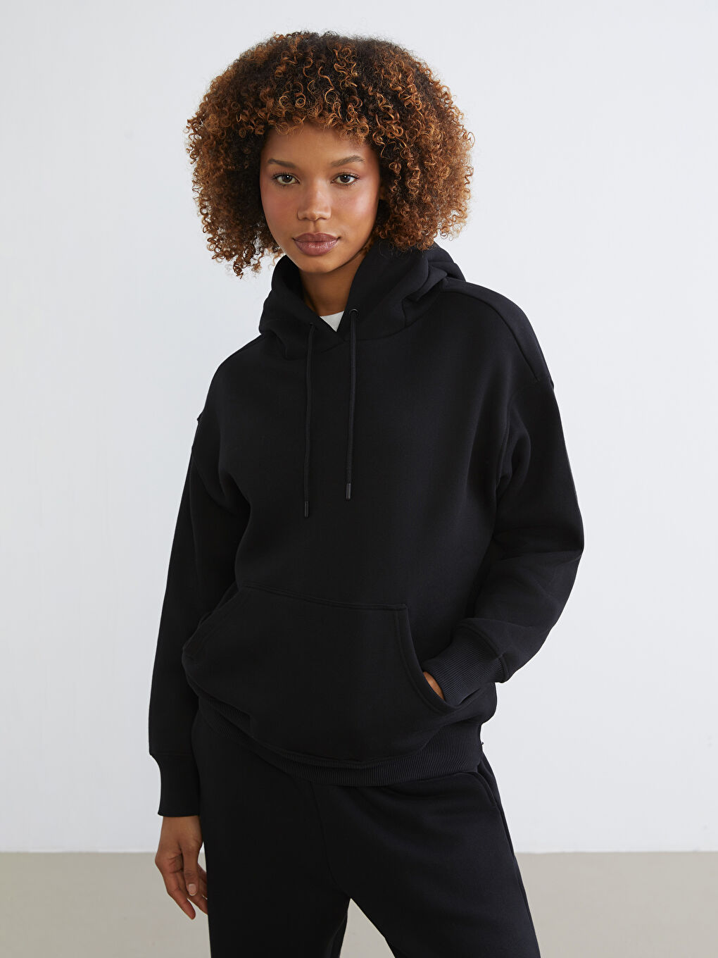 Siyah Kanguru Cepli Kadın Kalın Hoodie