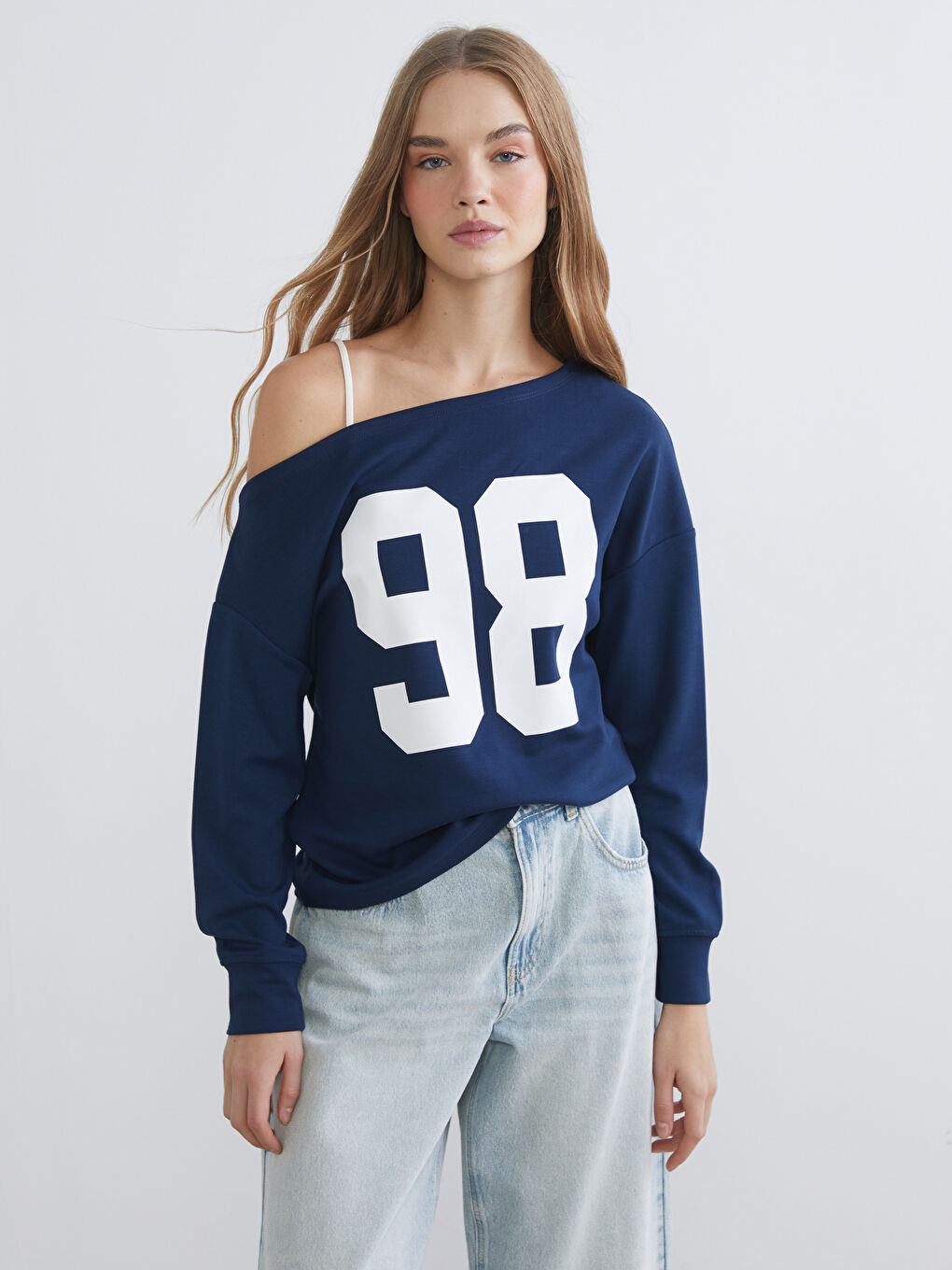 Lacivert Kayık Yaka Baskılı Kadın Sweatshirt