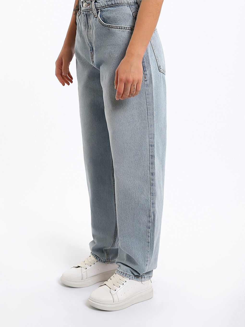 Barrel Fit Women's Jeans-3