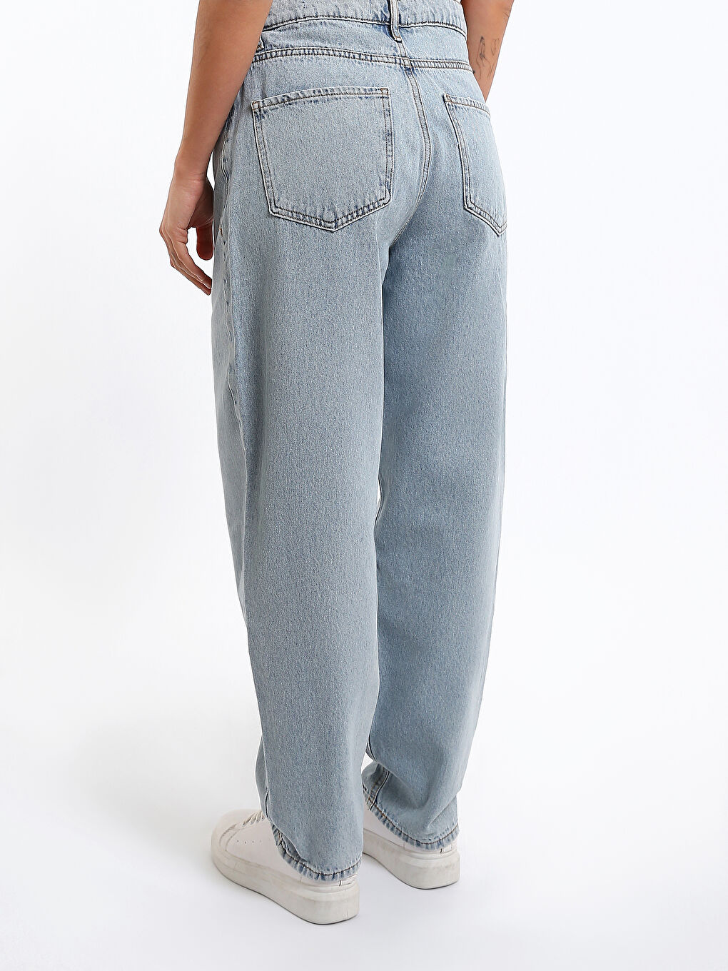 Barrel Fit Women's Jeans-4