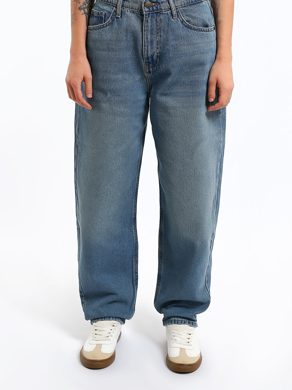 Barrel Fit Women's Jeans-1