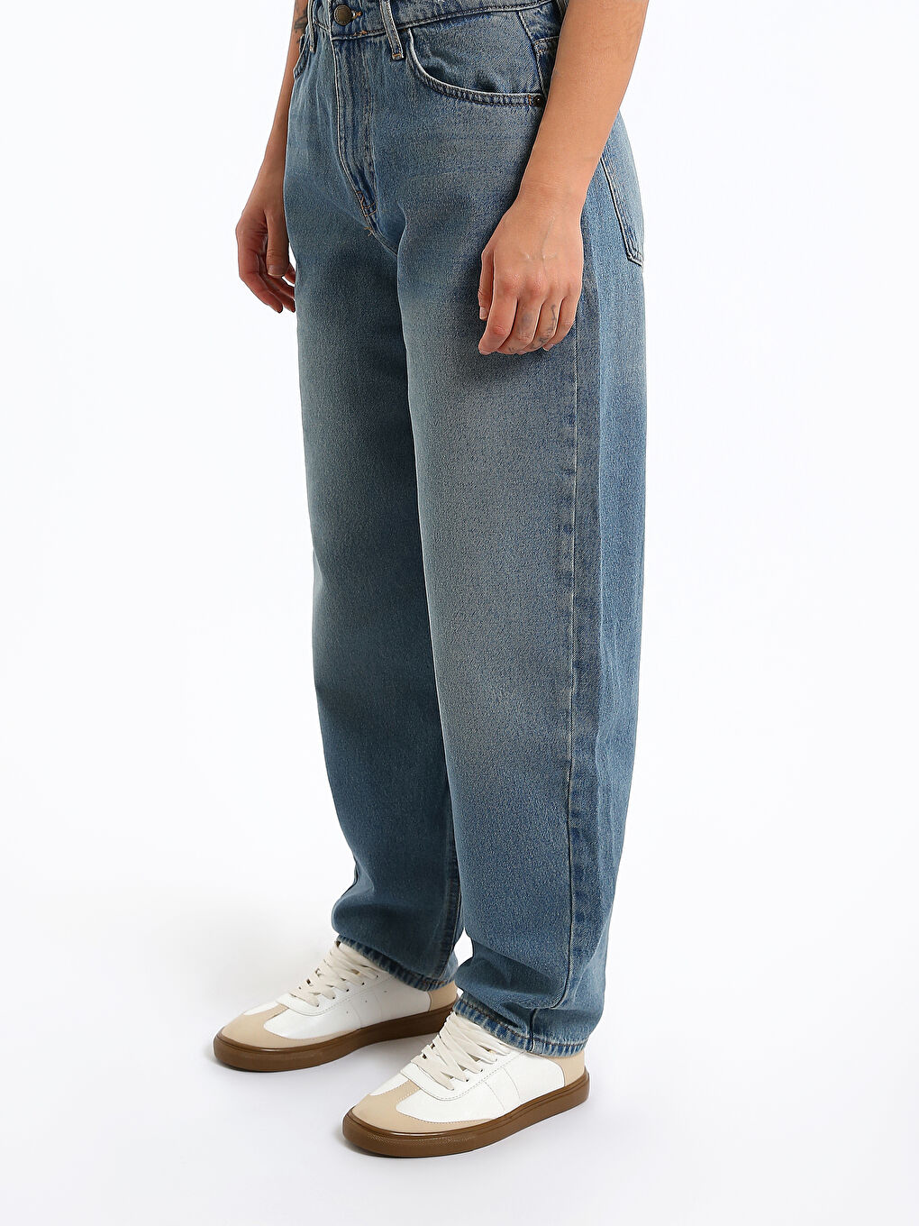 Barrel Fit Women's Jeans-3