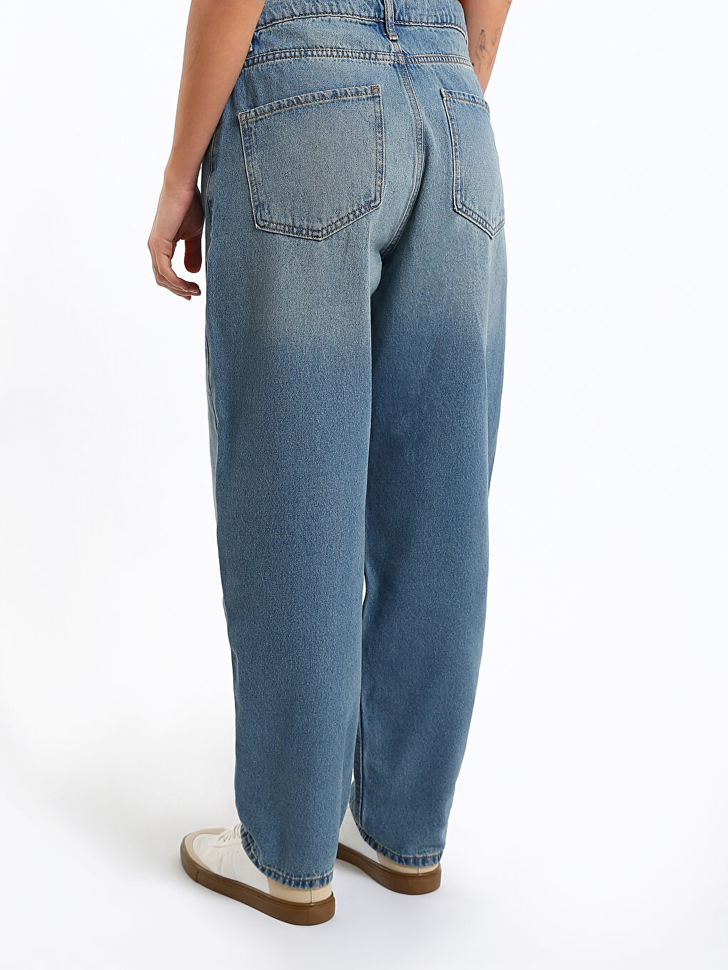 Barrel Fit Women's Jeans-4