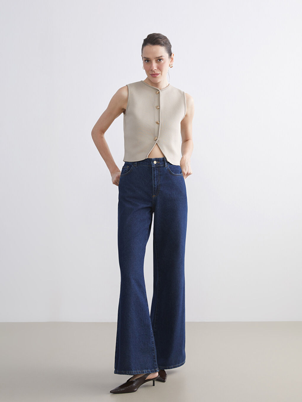Crew Neck Women's Knitwear Waistcoat-1