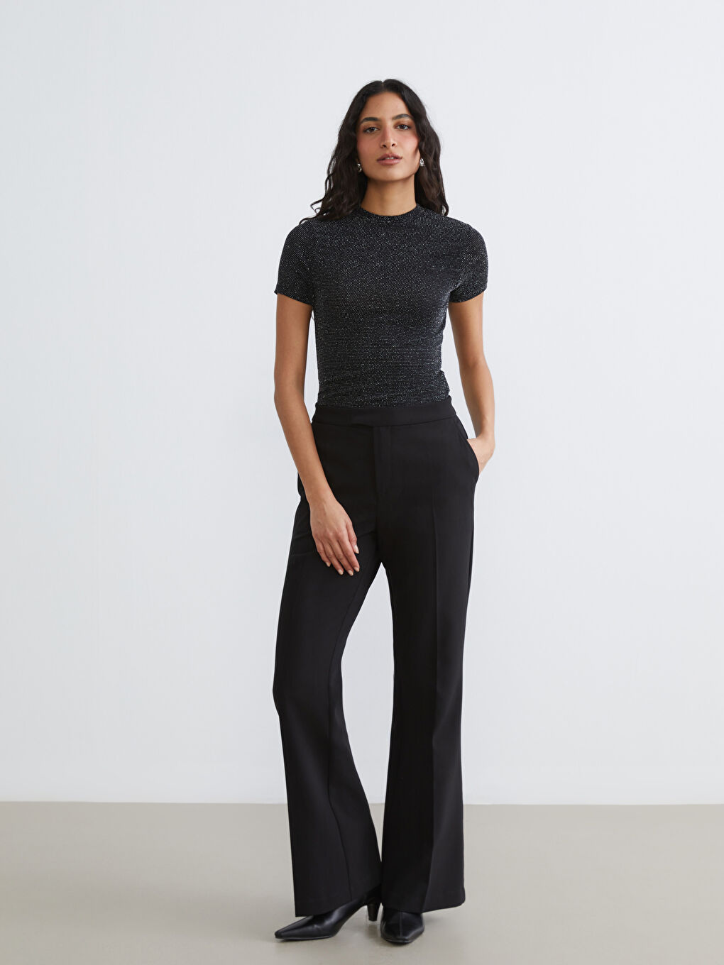 Metalik Dik Yaka Parlak Görünümlü Kadın Body-1