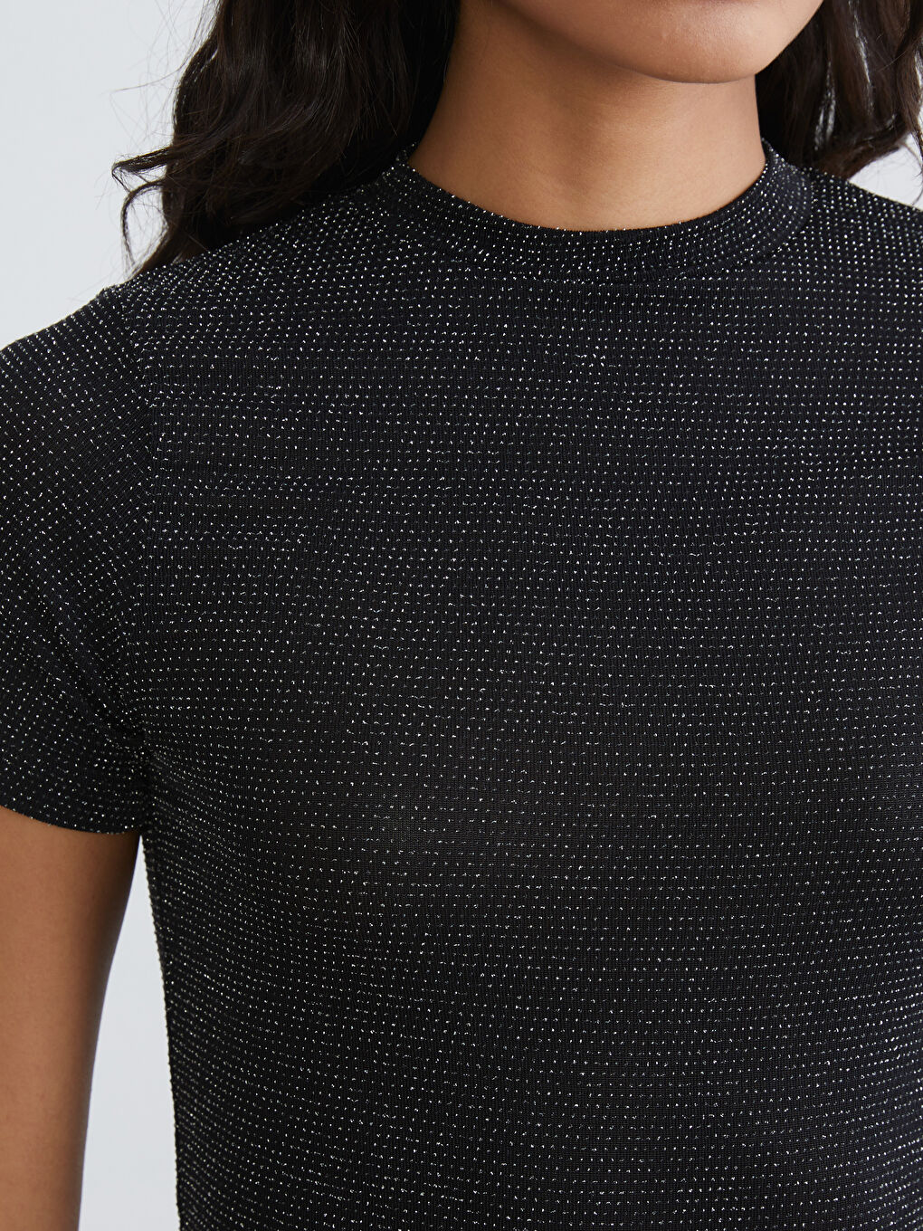 Metalik Dik Yaka Parlak Görünümlü Kadın Body-2