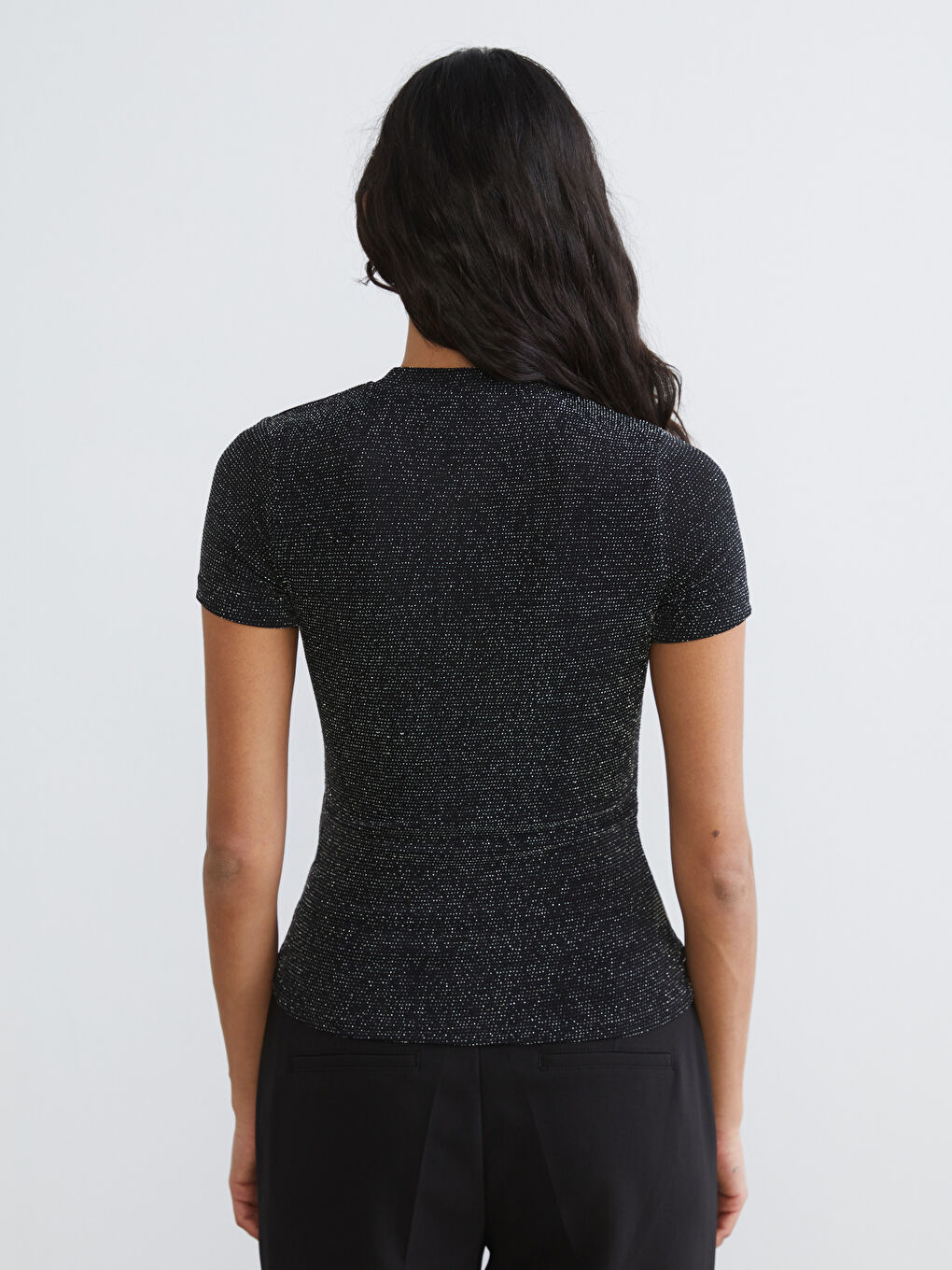 Metalik Dik Yaka Parlak Görünümlü Kadın Body-3