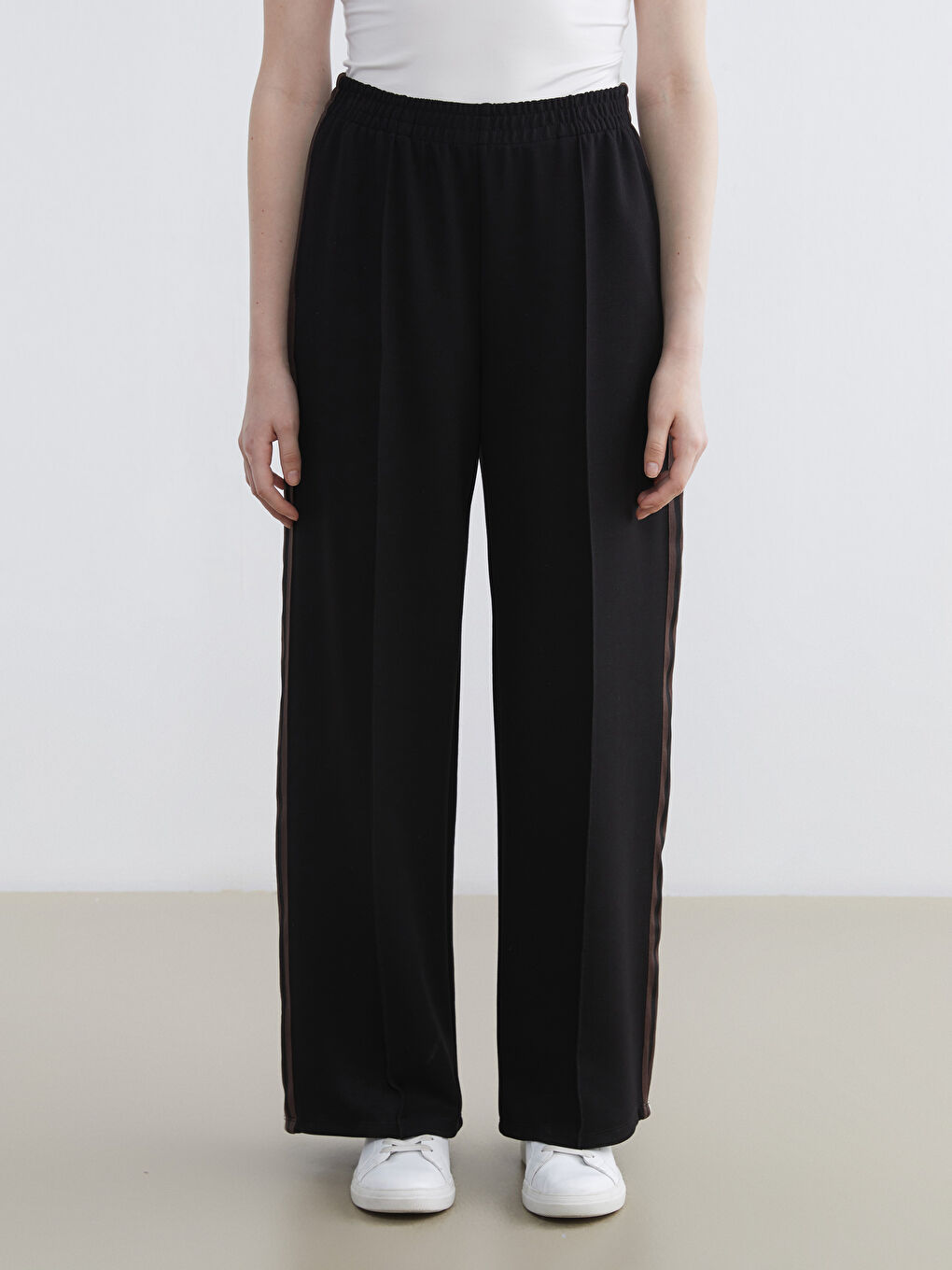 Siyah Beli Lastikli Kadın Eşofman Altı-1