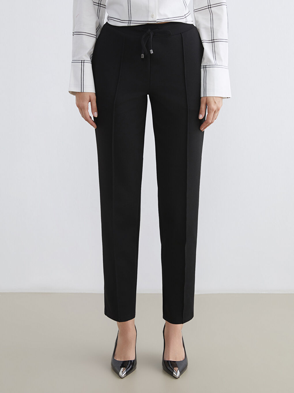 Брюки с эластичным поясом морковного кроя для женщин-1