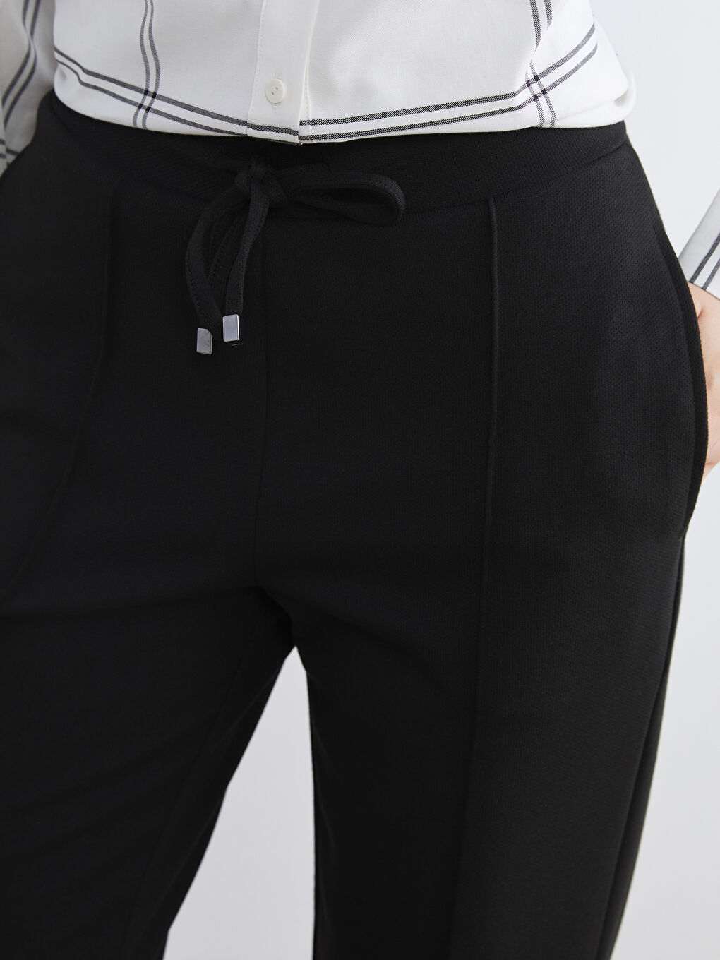 Брюки с эластичным поясом морковного кроя для женщин-2