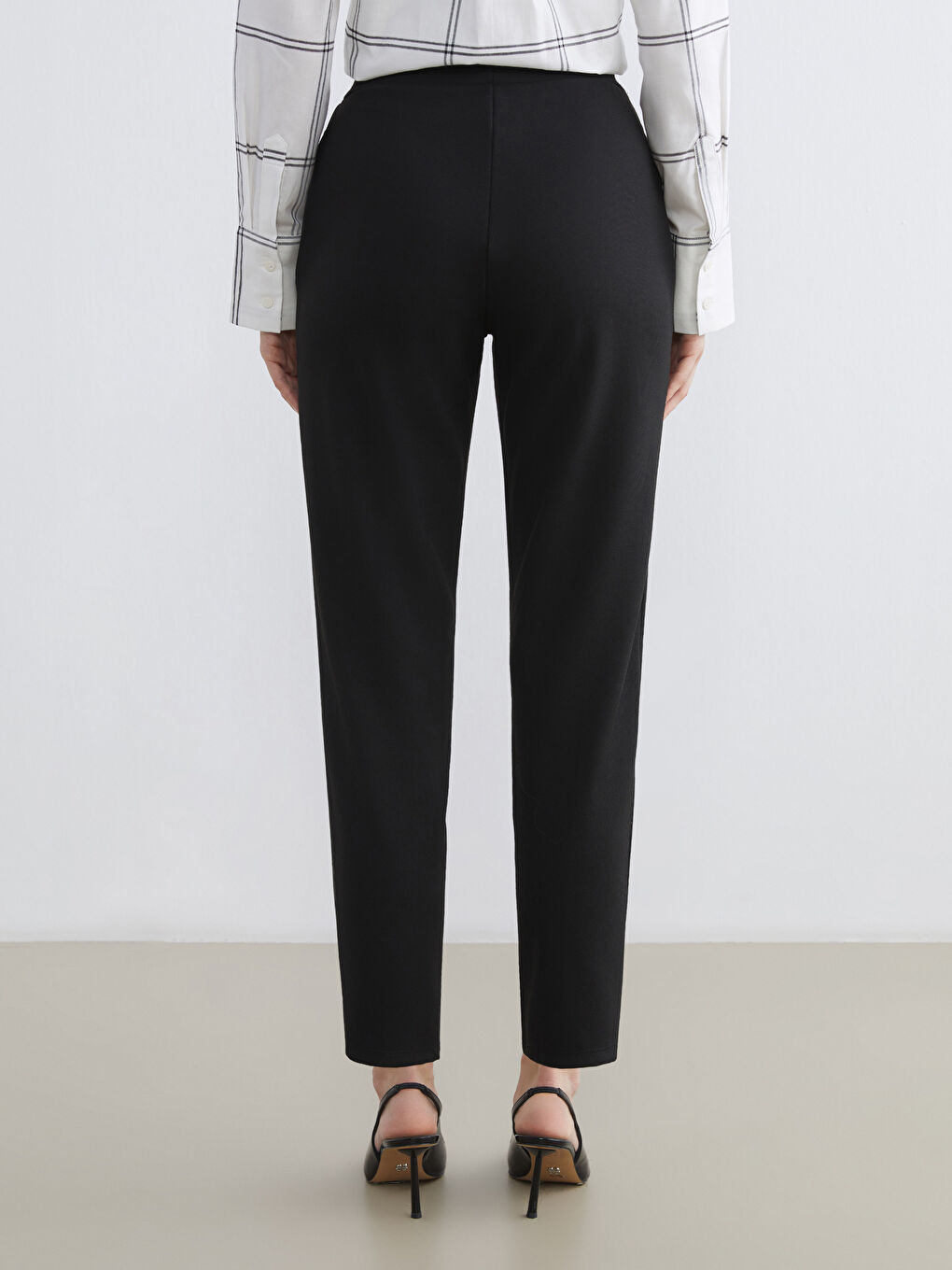 Брюки с эластичным поясом морковного кроя для женщин-3