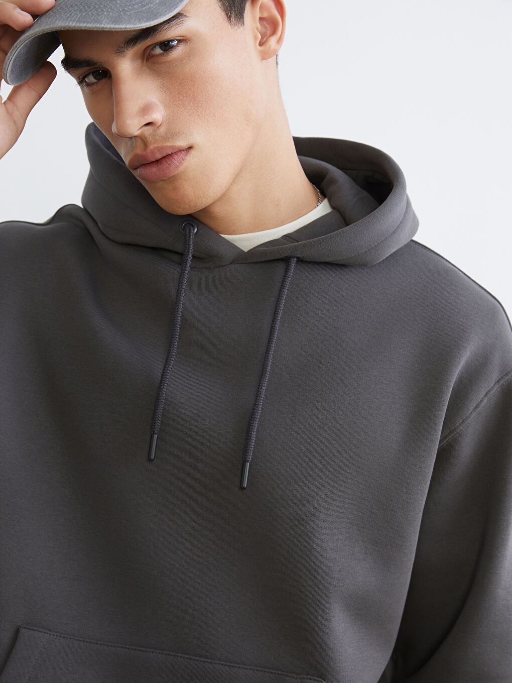 Толстовка с карманом-кенгуру для мужчин средней толщины-2