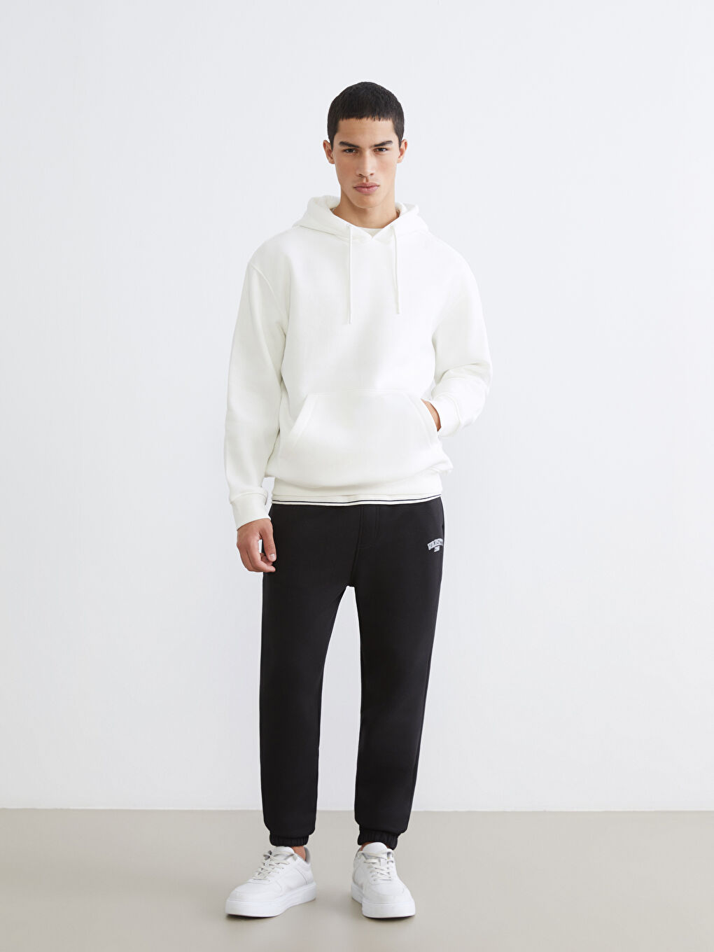 Толстовка с карманом-кенгуру для мужчин средней толщины-1