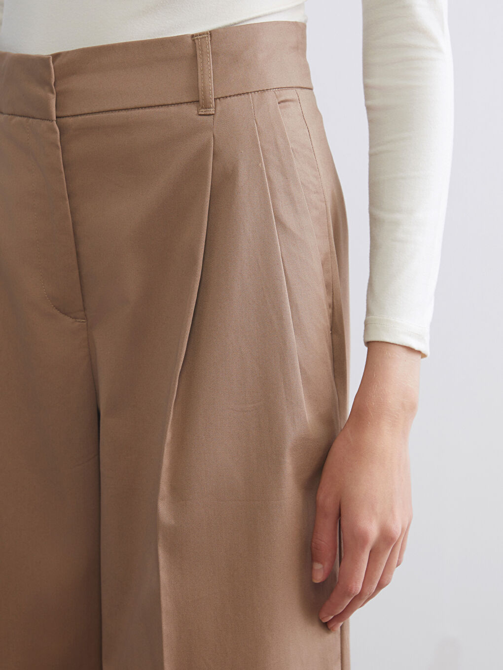 Loose Fit Wide Leg Women's Pleated Trousers-3