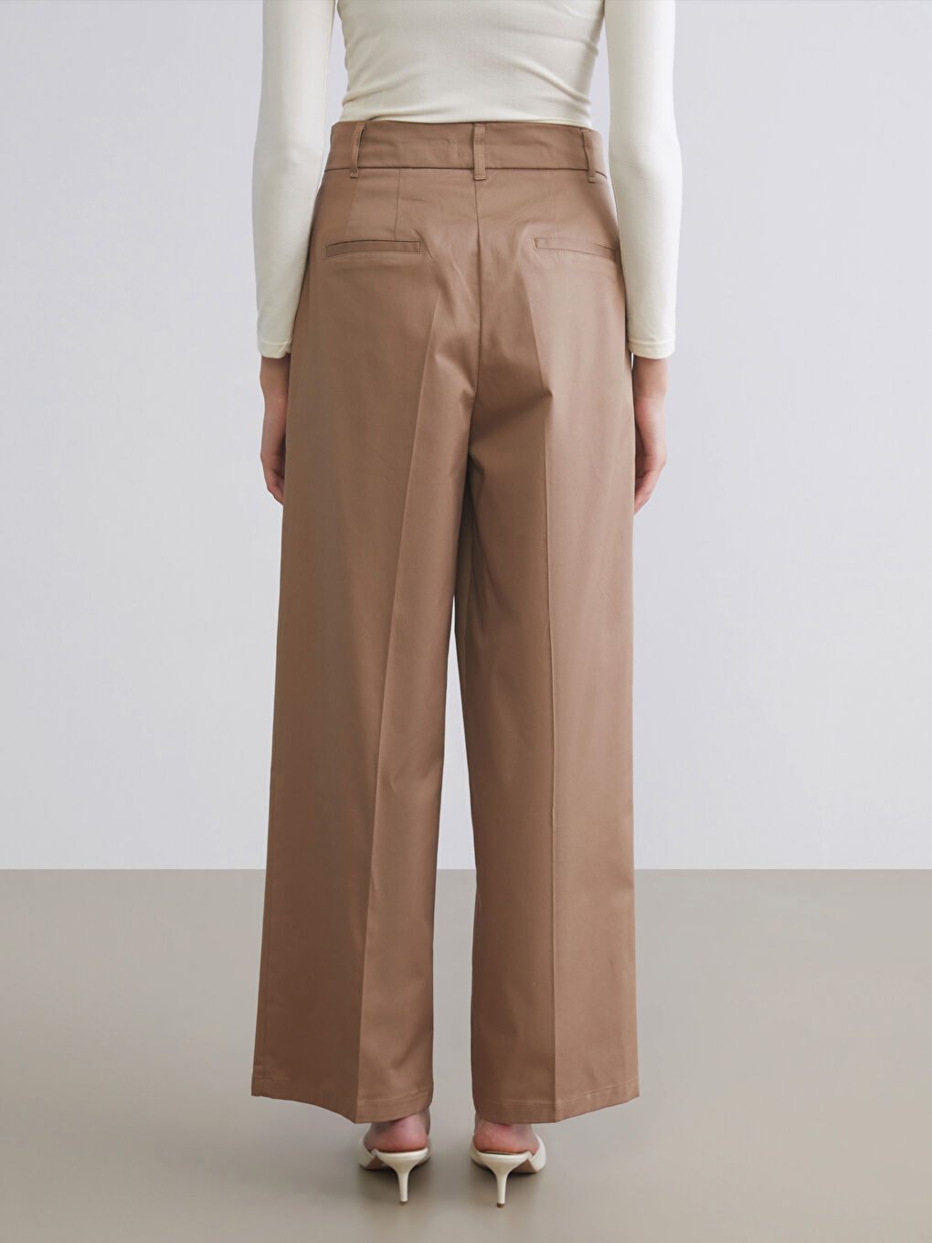 Loose Fit Wide Leg Women's Pleated Trousers-4