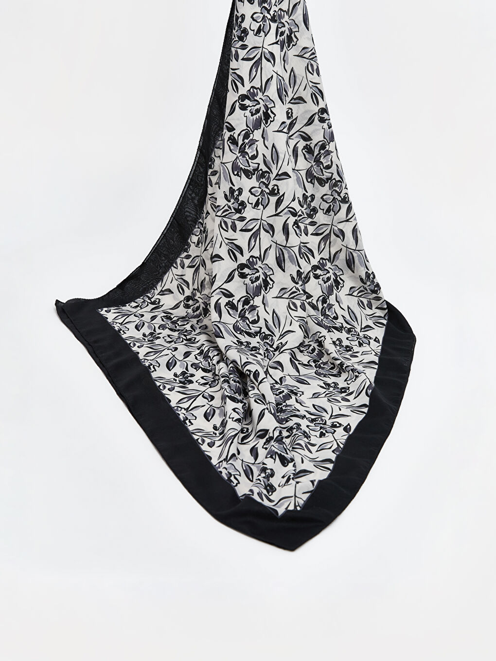 Siyah Çiçek Desenli Kadın Şal