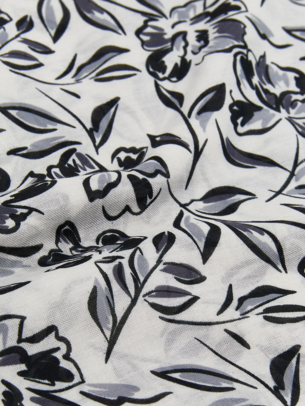 Siyah Çiçek Desenli Kadın Şal-2